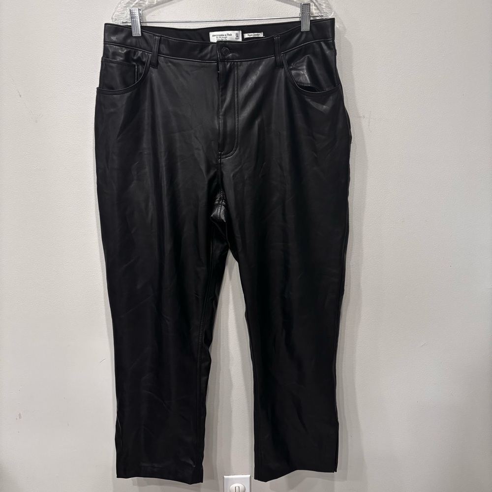 Abercrombie & Fitch 90’s Straight High Rise Vegan Leather Pants Women’s Size 33